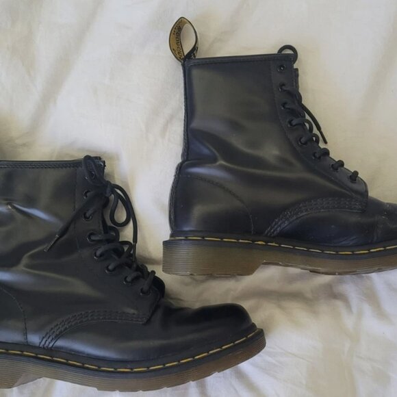 Dr Martens Air Wair 11821 Lace Up Boots Size 8 Bouncing Sole Excellent Condition